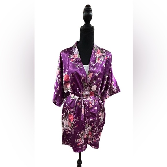 💜ABSOLUTELY GORGEOUS SILKY KIMONO/BATHROBE!! STUNNING FLORAL PRINT! - Picture 3 of 16